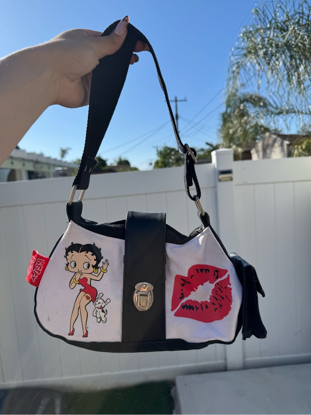 Betty Boop White and Black Shoulder Bag with Red Lip Graphic